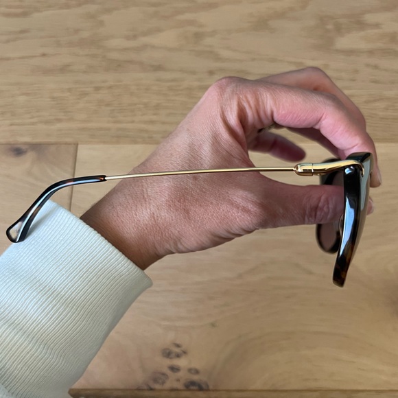 Elisabeth and James Fairfax Sunglasses - Picture 4 of 9